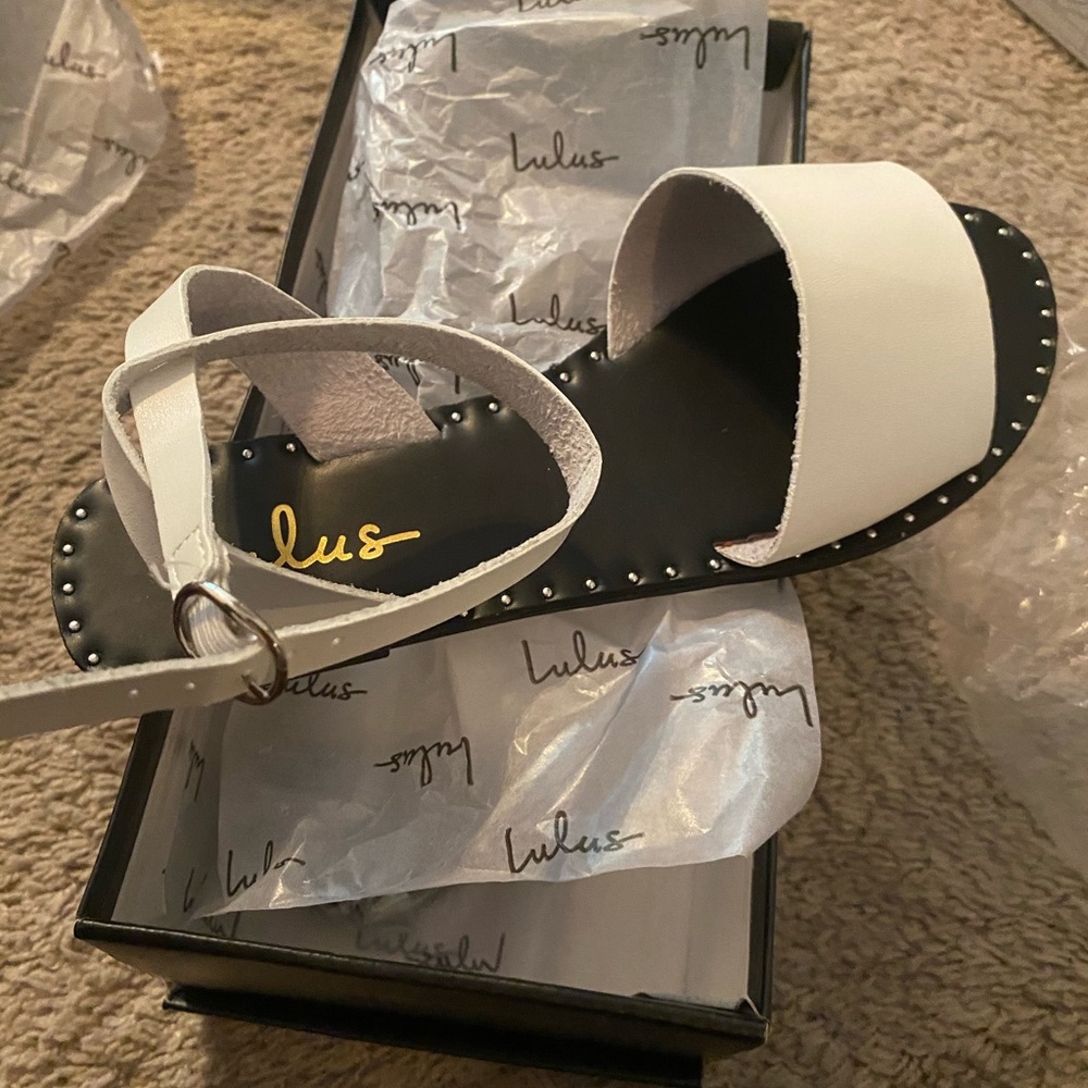 Brand new Lulus flat sandals